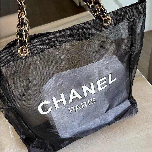 GWP CHANEL Black Mesh Tote with Logo Pouch - Picture 4 of 7